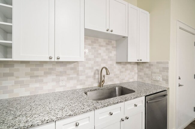 Building Photo - COMING SOON! Modern 1BR/1BA in First Ward – Walk to Parks, Dining & Entertainment