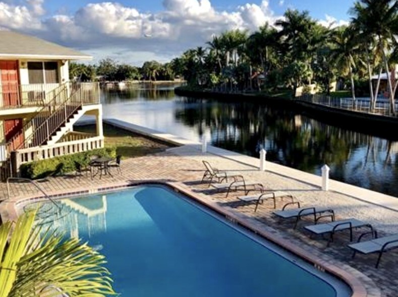 Pool on edge of intracoastal - 1810 E Oakland Park Blvd