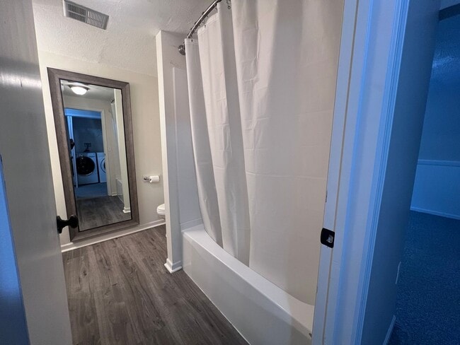 Building Photo - 4493 Pleasantview Ct NE