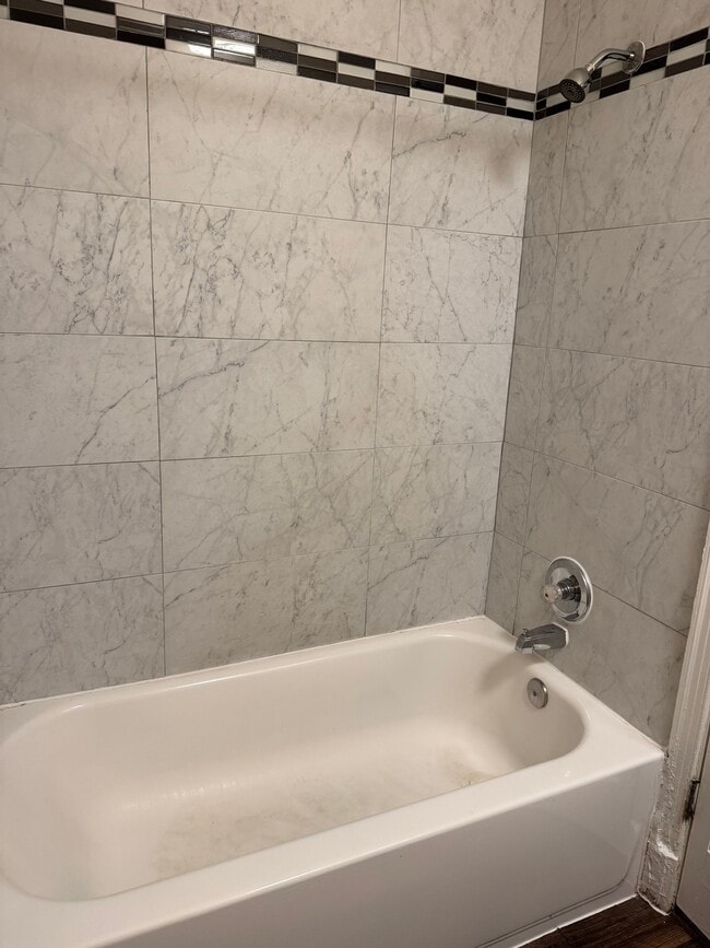 Building Photo - Move in Special! 2 Bed 1 Bath SE, DC