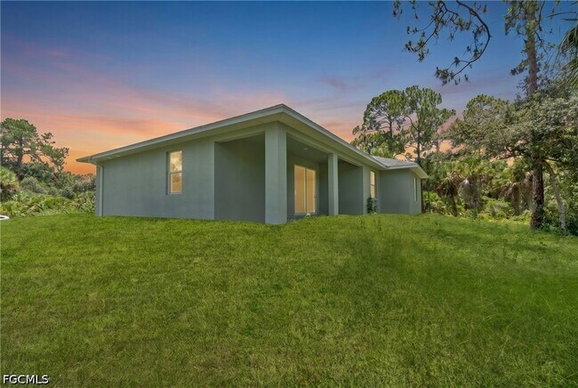 Building Photo - 208 Clover Ave