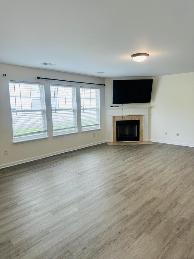 Building Photo - 4404 Walnut Creek Dr