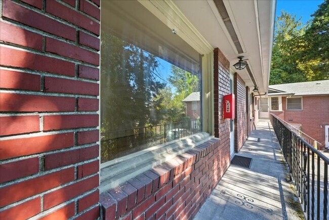 Building Photo - West Slope Charmer With Hardwood Floor - W...