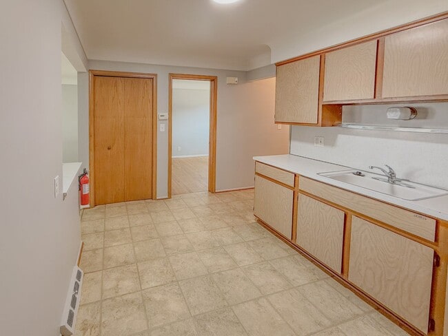 Building Photo - Fall in Love with Your Next Home! 1-Bedroo...