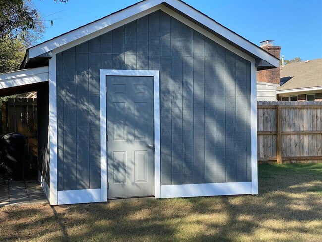 Building Photo - 122 Livingston Cir