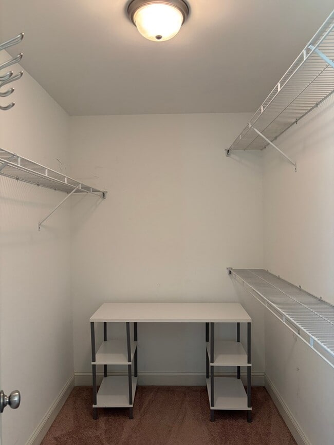 Building Photo - 531 Waterlily Dr