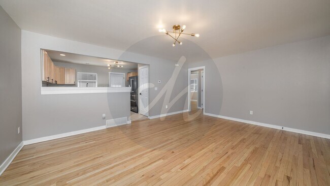 Building Photo - 1827 W Kiowa St