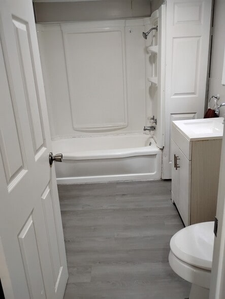 Building Photo - 1112 S Lilly St