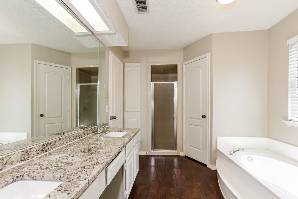 Building Photo - 7312 Meadow Creek Dr