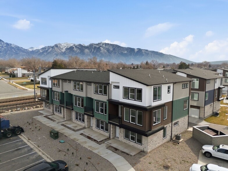 Building Photo - 138 E Chambord Ct