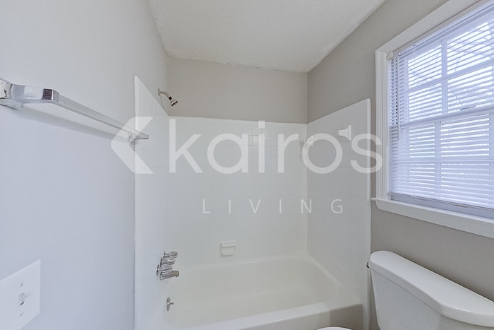 Building Photo - 340 Carterhill Dr