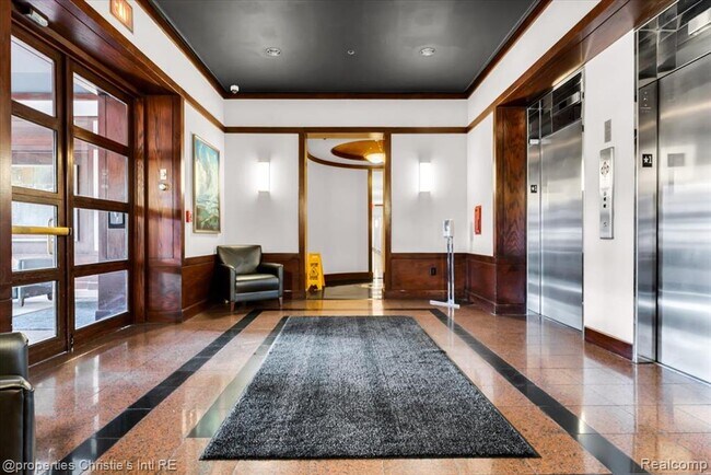 Building Photo - 250 E Harbortown Dr