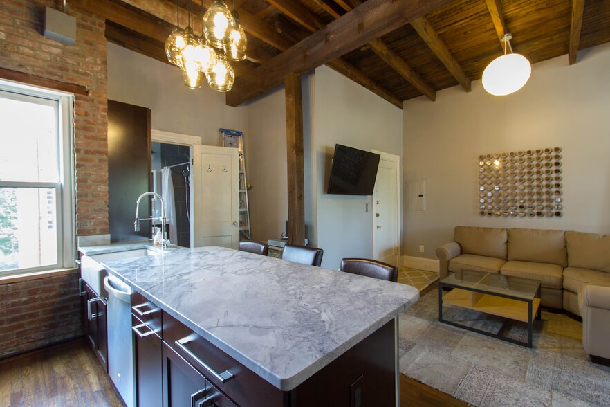 Building Photo - 1870 Commonwealth Ave