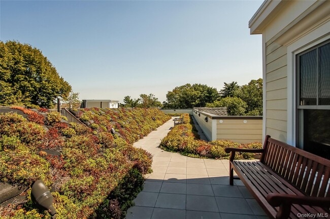 Building Photo - 225 Stanley Ave