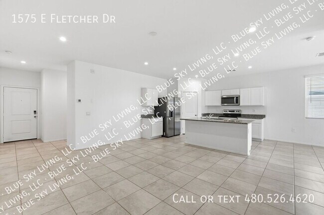 Building Photo - 1575 E Fletcher Dr