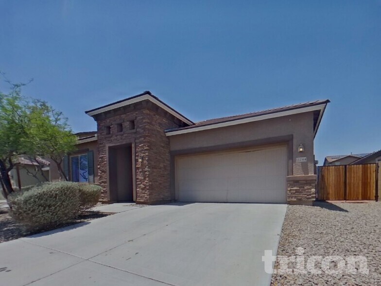 Building Photo - 15744 W Pierce St