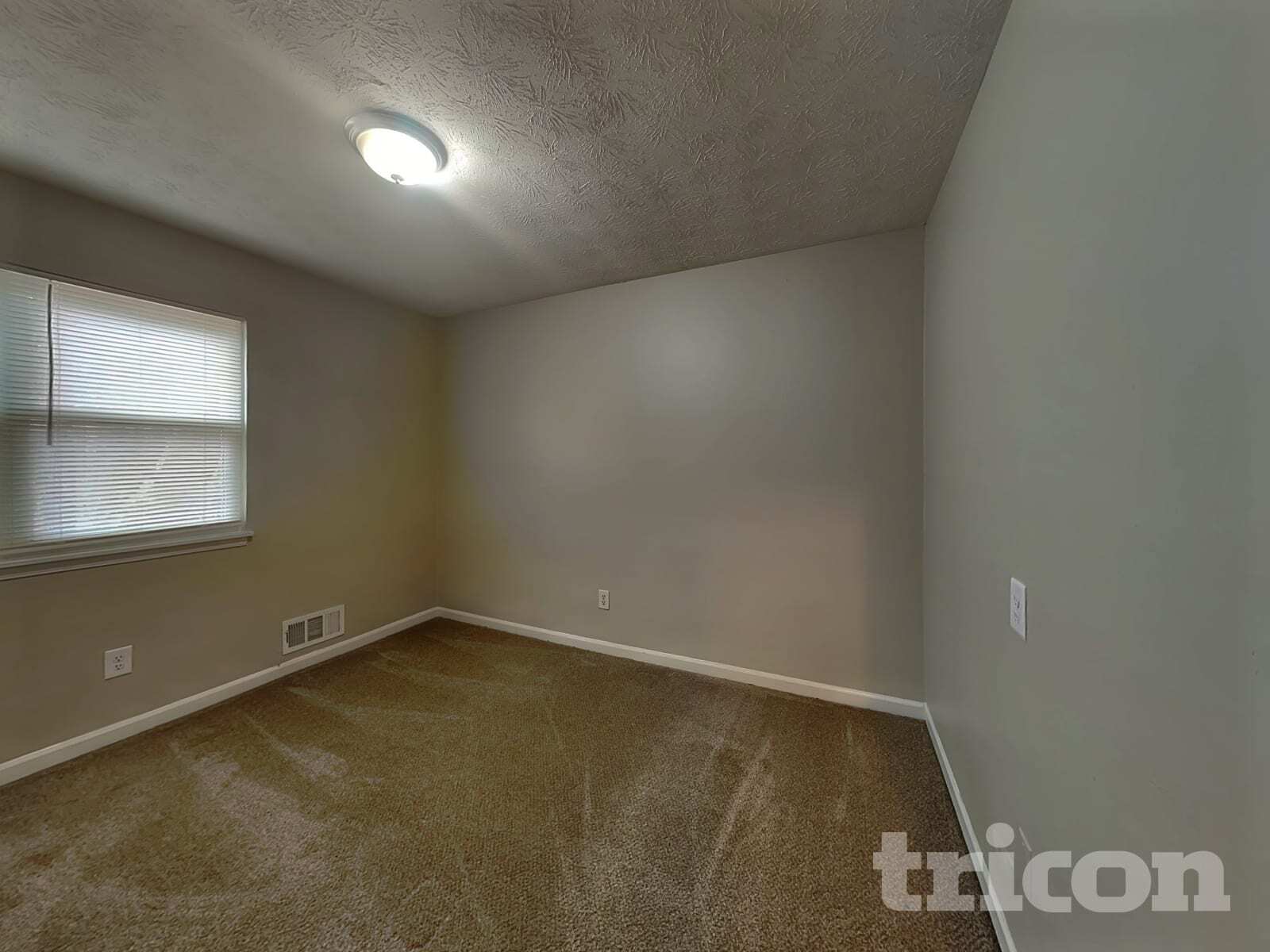 Building Photo - 103 Valley Rd