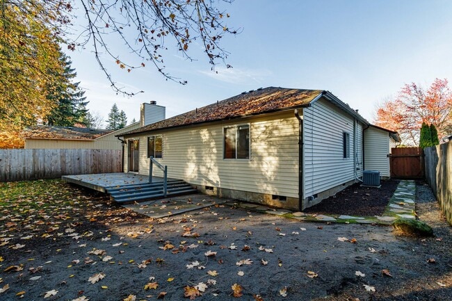 Building Photo - 15213 NE 44th St