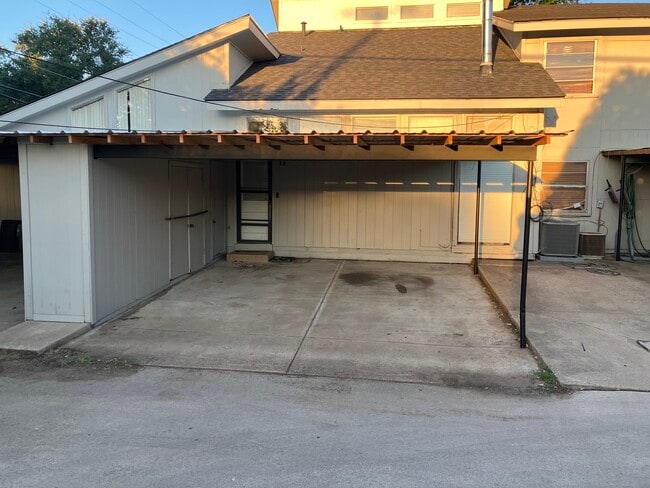 Building Photo - 2015 Fleur De Lis Ct