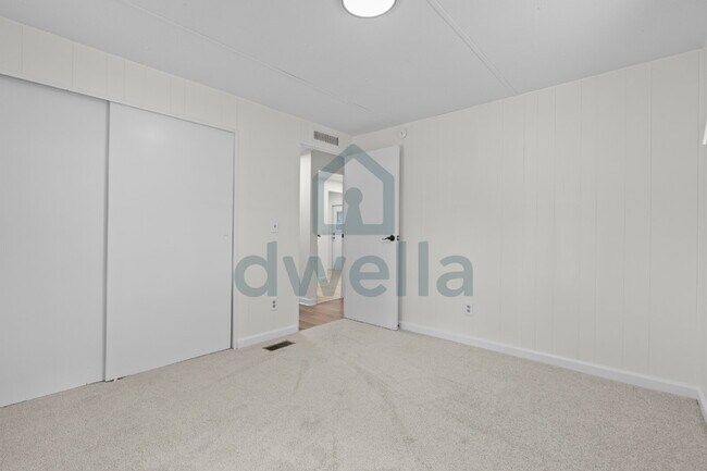 Building Photo - Location Perfection! Beautifully Renovated 3-bedroom, 2-bath home in the highly sought-after Lexi...