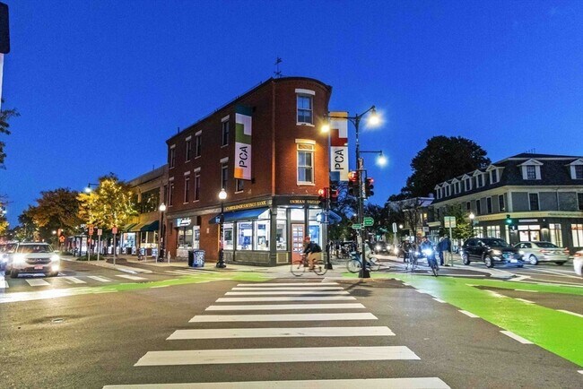 Building Photo - 16 Alston St