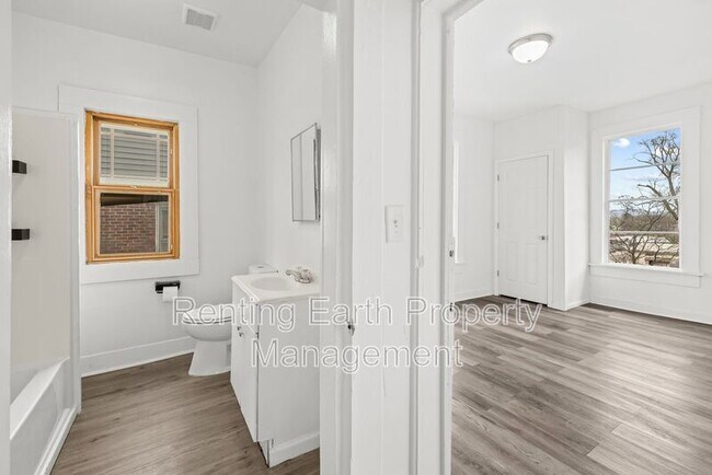 Building Photo - 1563 Martin Ave