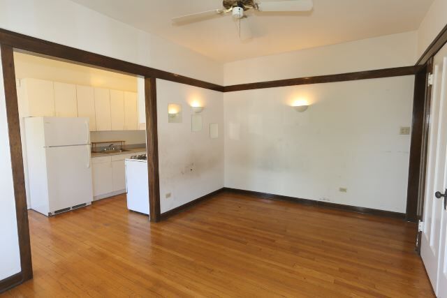 Building Photo - 824 W Waveland Ave