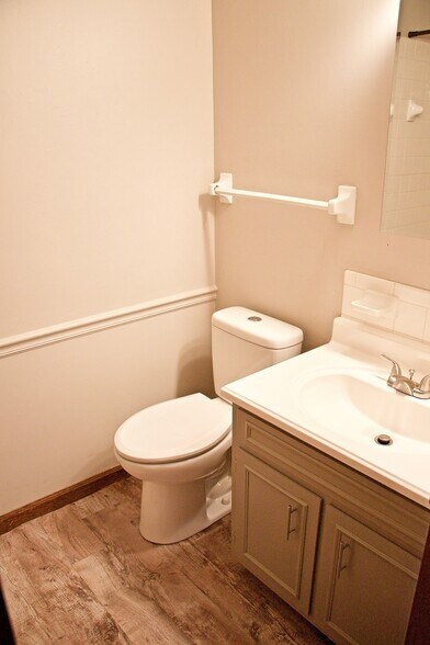 Bathroom - 3408 N Ten Mile Dr