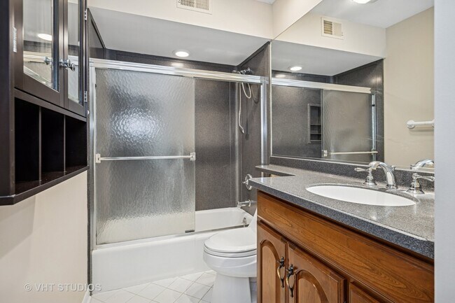 Building Photo - 563 Shorely Dr