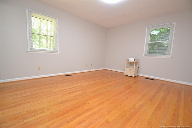 Building Photo - 806 Kingswood Dr