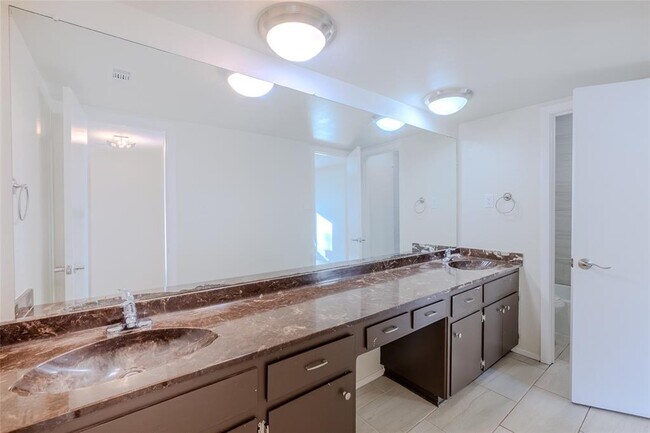 Building Photo - 8203 Beaver Brook Ln