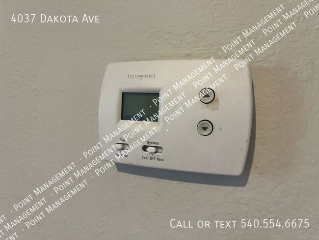 Building Photo - 4 bed 1 bath with Backyard space