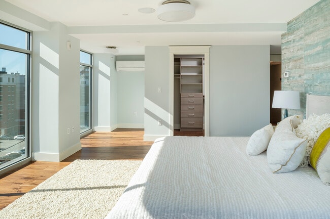 Building Photo - 50 India St