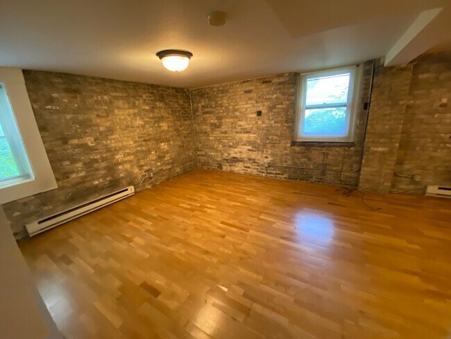 Building Photo - 2550 Lake
