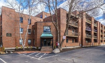 Building Photo - 123 Elm St