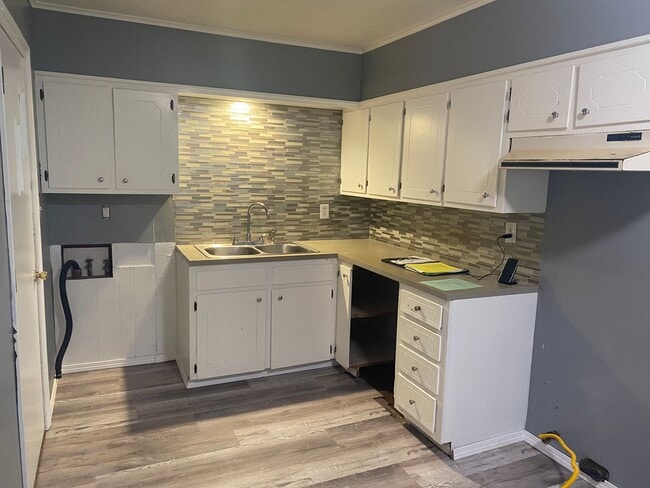 Building Photo - 600 SE Greystone Ave