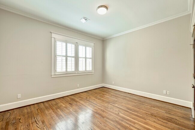 Building Photo - 1525 Oxford St