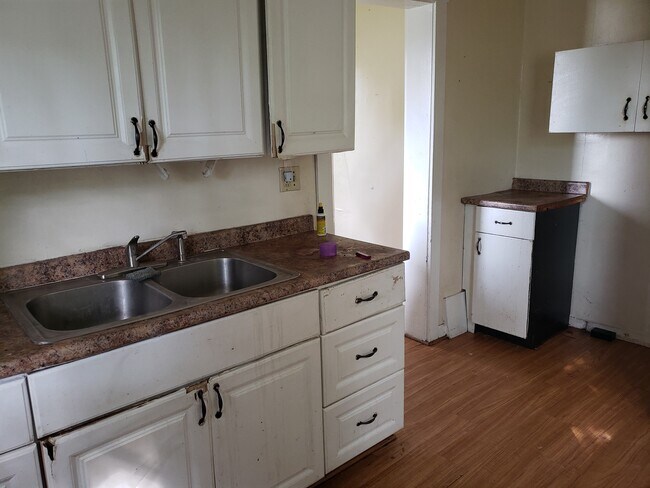 Building Photo - 702 Stambaugh Ave