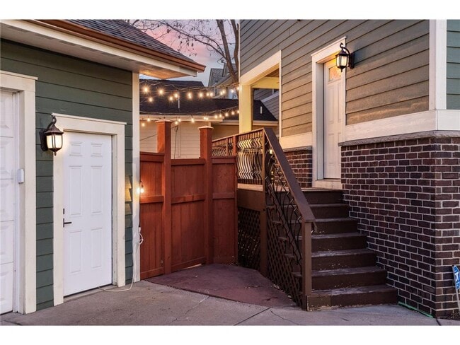 Building Photo - 2012 W Laurel Ave