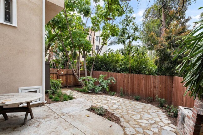 Building Photo - Emmet Terrace Triplex