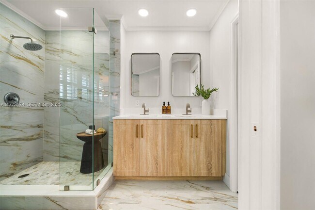 Building Photo - 911 SW 57th Ave