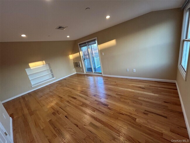 Building Photo - 631 W Market St