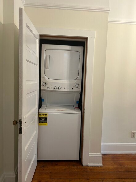 Washer and dryer located in dining room closet - 611 S 3rd St