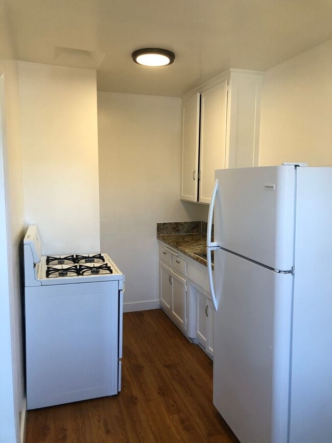 Interior Photo - Beverly Glen 04-LA