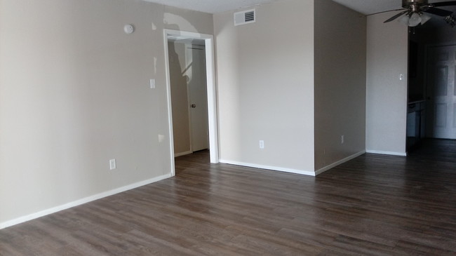 Building Photo - Quail Ridge