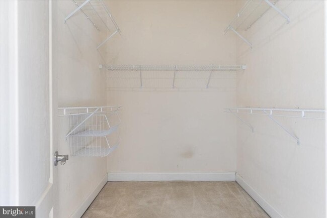 Building Photo - 174 Chevy Chase St