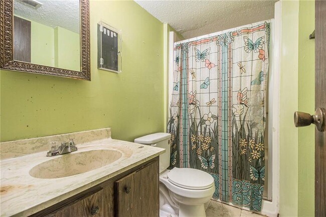 Building Photo - 112 Camelot Dr