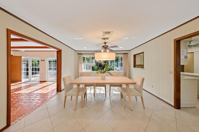 Building Photo - 129 Alhambra Pl