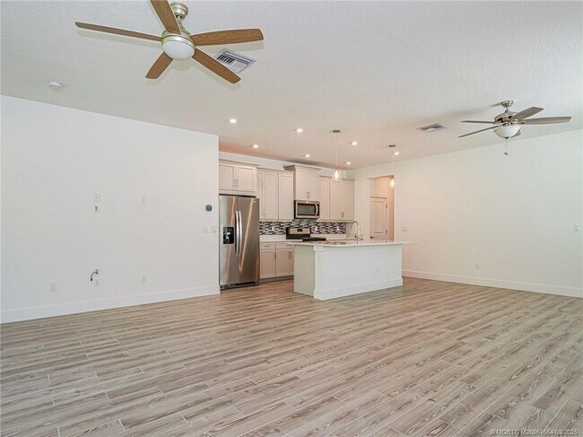 Building Photo - 11551 SW Viridian Blvd