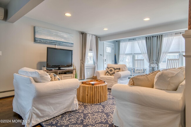 Building Photo - 11 Beach St